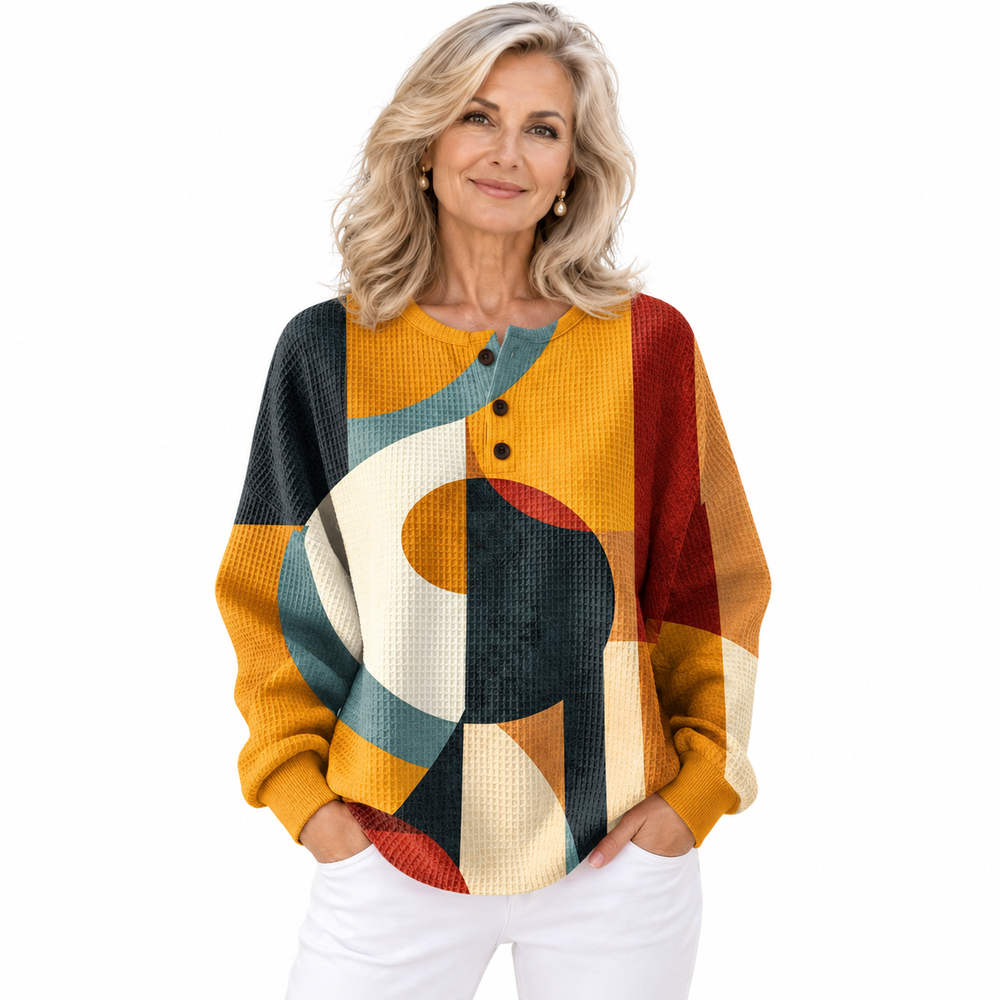 Léa - Sveter s retro geometrickým vzorom na zrelej modelke, predný pohľad na bielom pozadí.
